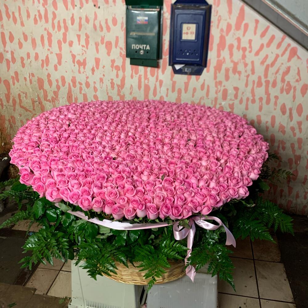 Купить 1001 Роза в корзинке в Москве недорого с доставкой