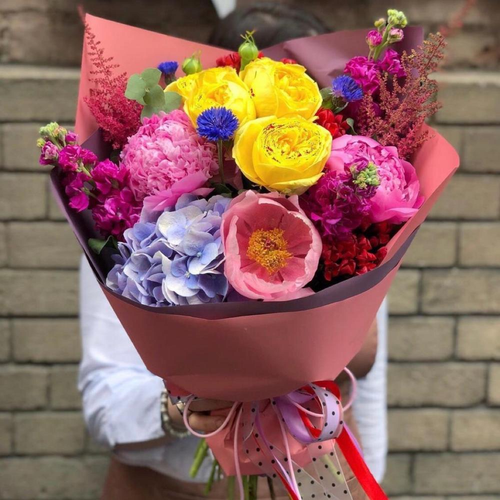 Купить Красивые букеты из цветов в Москве недорого с доставкой
