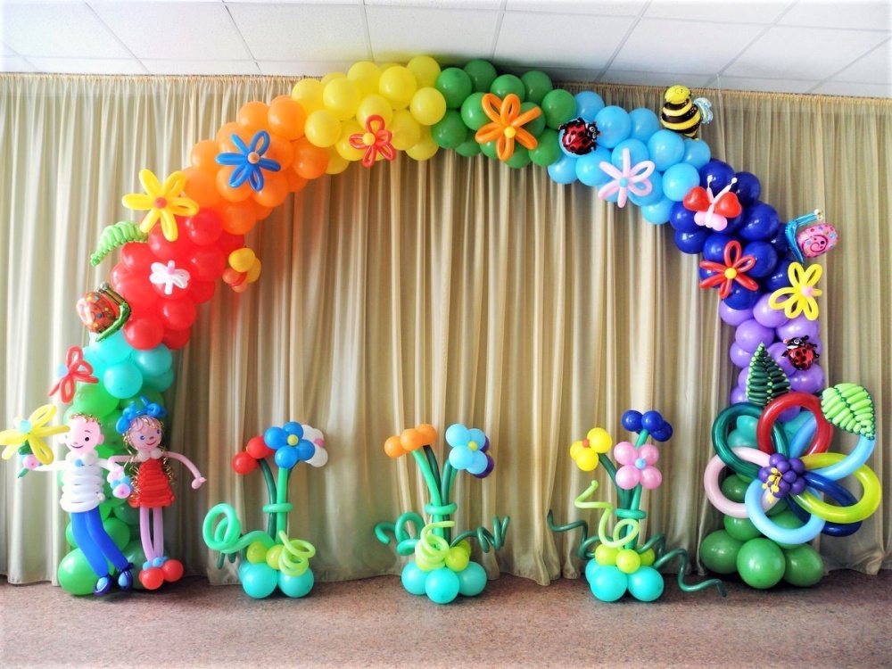 Фотозона для выпускного детского сада из шариков