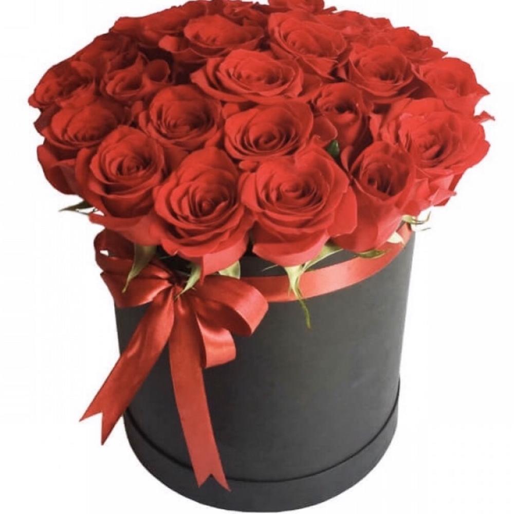 Купить розы в москве с доставкой дешево. Коробки цветы. Букет в коробке. Розы в коробочке. Розы в шляпной коробке.