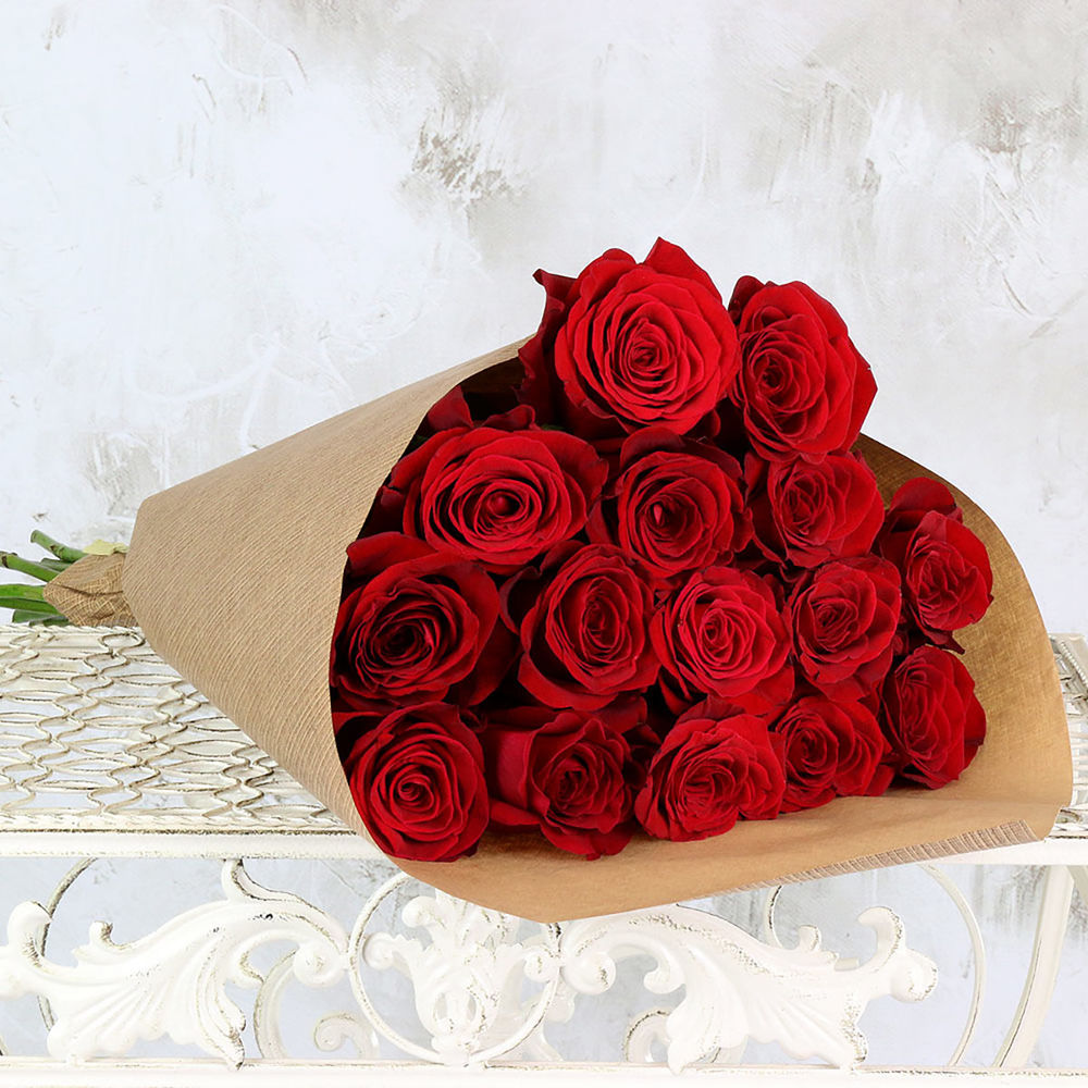 В букете было красных роз. Букет 15 красных роз. 15 Красных роз в крафте. Букет 15 роз 60 см. Букет кенийских красных роз 50см.