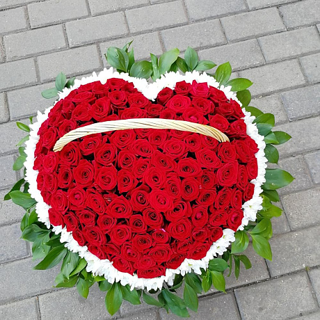 Сердца из цветов в корзине - Фото 2