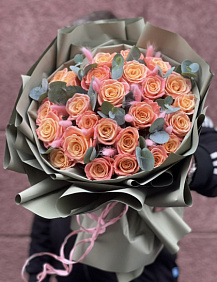 Букет из 25 роз Мисс Пигги