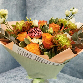 Букет с лотосом