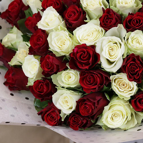 Букет из 65 разноцветных кенийских роз - Фото 5