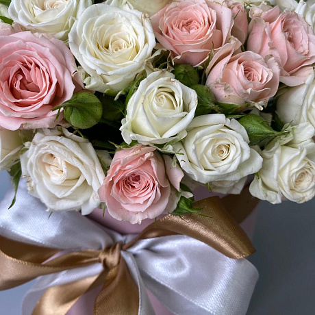 Шляпная коробка с кустовыми розами - Фото 5