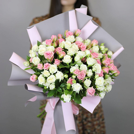 Букет из кустовых бело-розовых роз - Фото 4