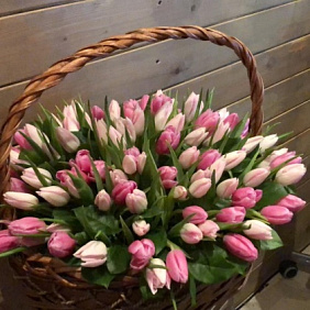 Корзина с розовыми тюльпанами №162