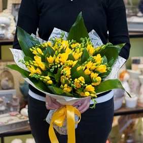 Букет цветов "Желтые фрезии"