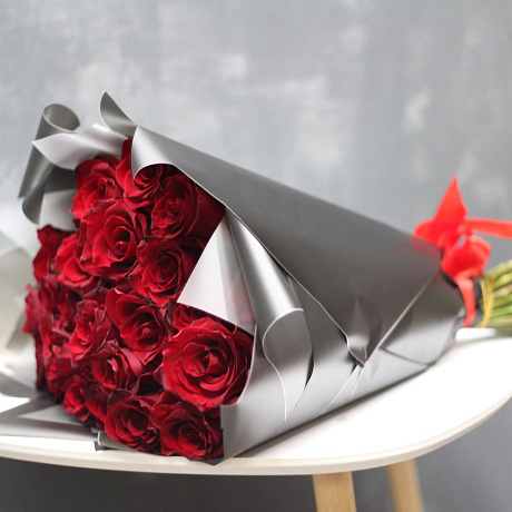 Бордовые розы в упаковке - Фото 2