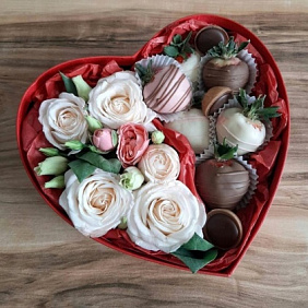 Коробочка с клубникой в шоколаде №162