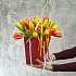 Букет ярких тюльпанов в коробке - Фото 3