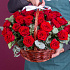 Корзина с красными розами и эвкалиптом - Фото 1