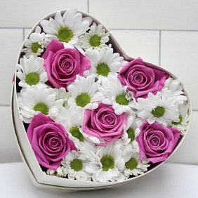 Цветы в коробке  сердце