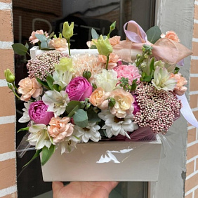 Букет цветов "Тутифрути в ящике"