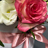 Шляпная коробка с миксом из роз и Эустом - Фото 6