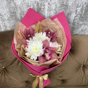 Букет с 3 розовыми орхидеями