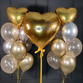 Композиция с большим золотым сердцем и фонтанами с сердцами