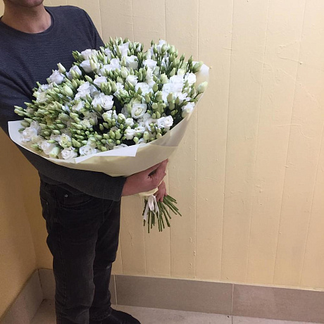 49 белых эустом - Фото 5