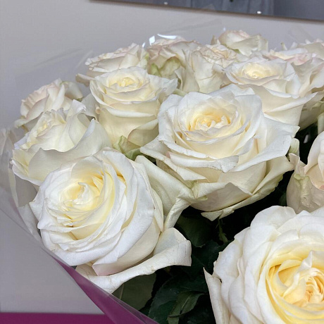 25 ароматных кремовых роз - Фото 5