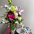 Композиция цветов в авторской вазе из керамики - Фото 5