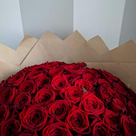 Букет цветов "Red naomi"