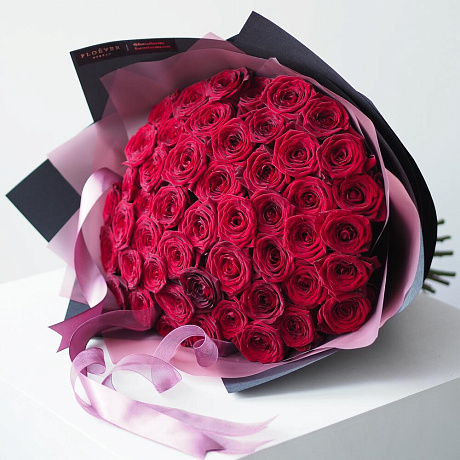 Букет из 49 роз в черном крафте - Фото 3