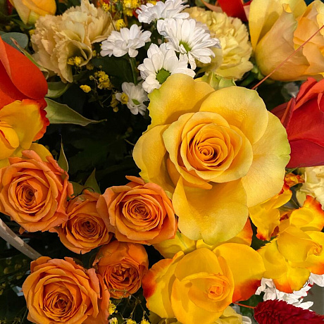 Яркая Корзинка с хризантемами - Фото 2