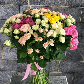 Букет 31 кустовая Роза