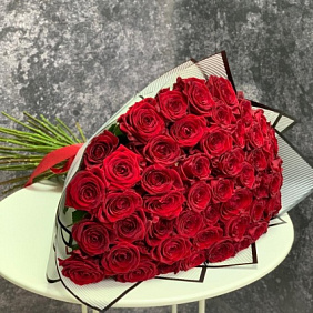 Букет из 51 розы "стрела Амура"