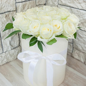 Коробка из 29 белых роз