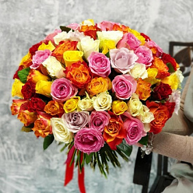Букет из разноцветных роз "Яркие чувства"