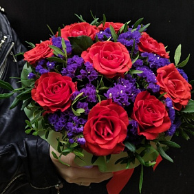 Букет цветов "Blue and red"
