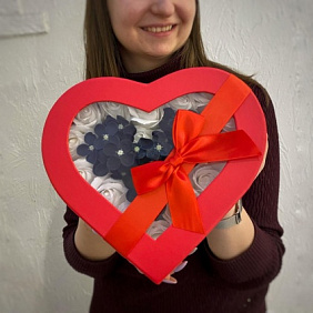 Букет из роз "Black and White. Soup roses box. Размер s"