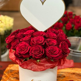 Розы в коробке №165