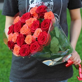 Букет из 21 микс роз