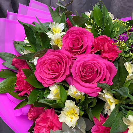 Букет сочный из цветов - Фото 3