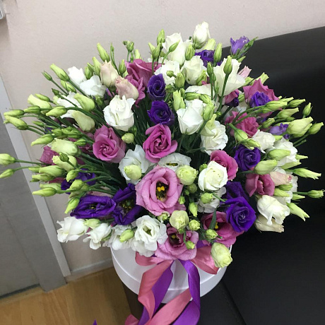 Шляпная Коробка с эустомами - Фото 3