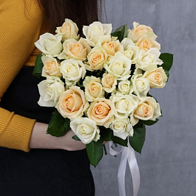 25 нежных роз микс 50 см