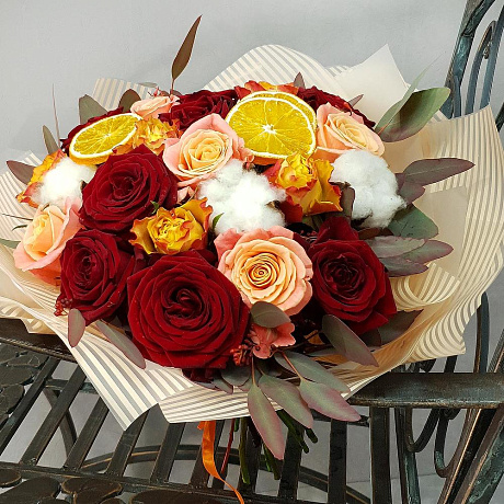 зимний букет из роз, хлопка с апельсиновыми дольками - Фото 4