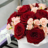 Букет из красных и розовых роз в шляпной коробке - Фото 5