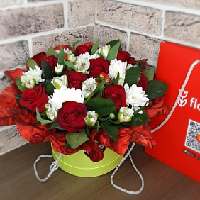 Цветы в коробке (Роза премиум - 9 шт)