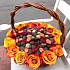 Корзина с цветами и клубникой в шоколаде - Фото 1