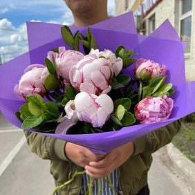 Букет из 7 пионов №163