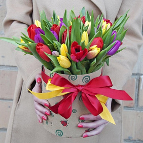Композиция цветов "Времена года" из тюльпанов