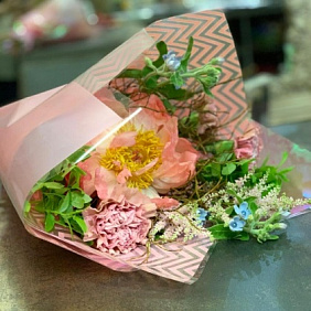 Букет цветов "Коралловый десерт"