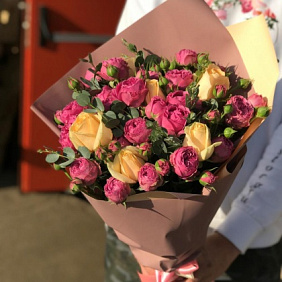 Розы. Пионовидная кустовая роза. N518