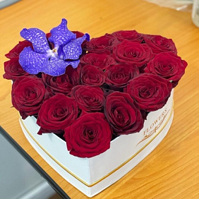 Цветы в коробке №250