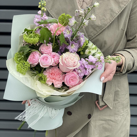 Букет Сиерра из дельфиниума, маттиолы, озотамнуса, вибурнума и роз - Фото 4