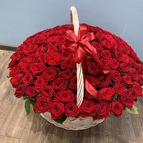 Корзина с розами №182